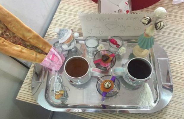 Yeni Model Bir Çılgınlık Sunumun Her Şey Olduğuna İnanmış Yeni