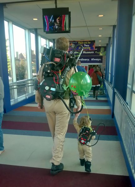 father-daughter-halloween-costumes-ideas-38-5805edc4ab149__605