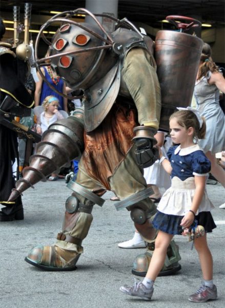 father-daughter-halloween-costumes-ideas-6-5805dd59020ce__605