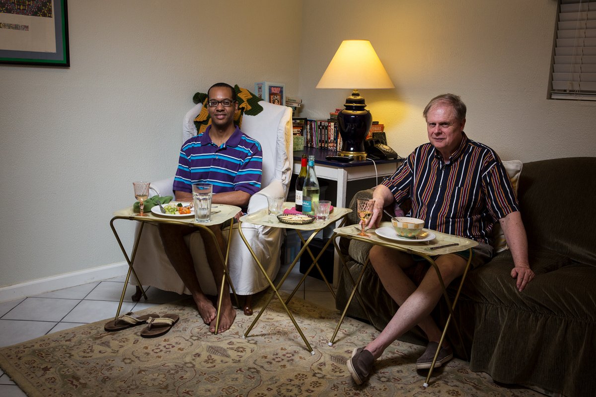 shed-set-up-lights-in-the-home-to-help-illuminate-the-scene-and-ask-the-subjects-to-wait-before-eating-so-that-she-could-take-their-picture