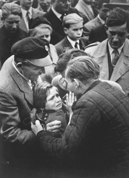 269105-R3L8T8D-650-Most-Touching-Photographs-127