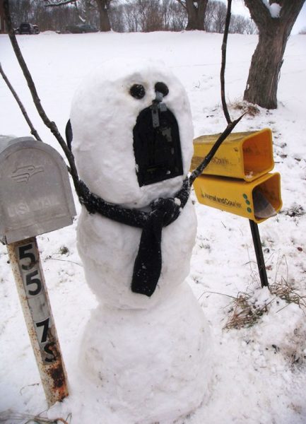 creative-snowman-ideas-7-5853c57ae3dfb__605