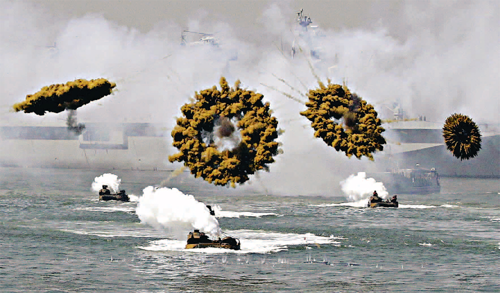 Perfectly-Timed-Military-Photos-26