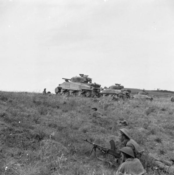 The_British_Army_in_Italy_1944_NA18124-638x640