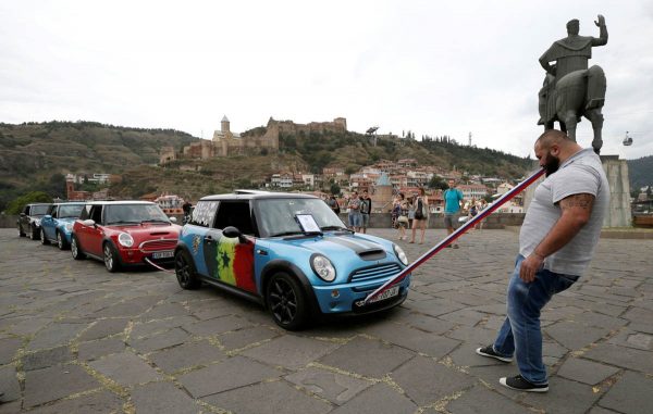 guram-ustiashvili-pulls-four-cars-with-his-teeth-during-an-attempt-to-set-a-world-record-in-tbilisi-georgia