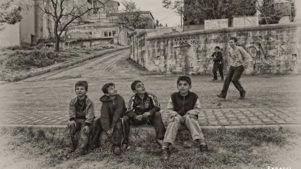 12. Attığın her adımda yoksul birini görebilirsin, yeter ki bunu iste