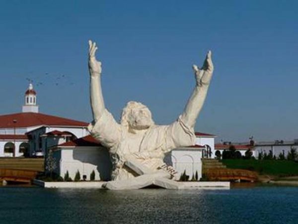 27-İsa-heykeli