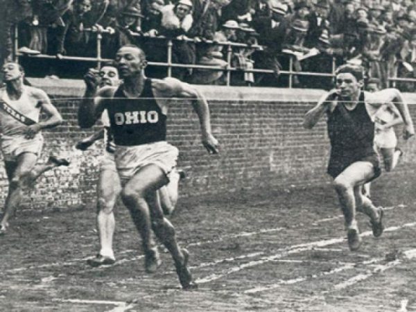 Jesse-Owens-at-Penn-Relays