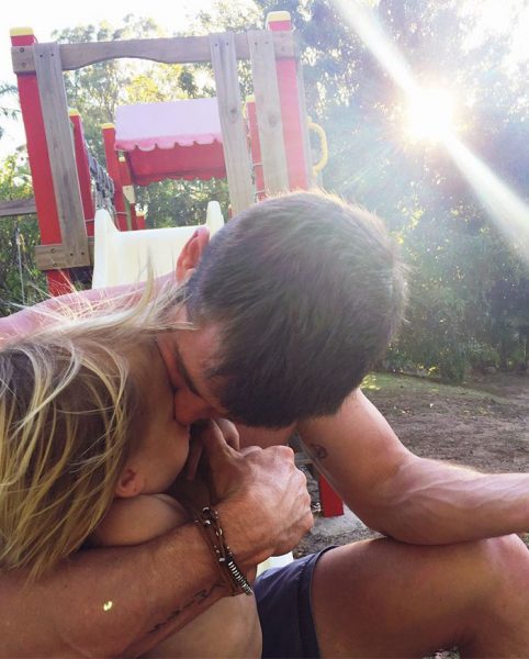 best-dad-ever-chris-hemsworth-thor-03-589aee098f078__700