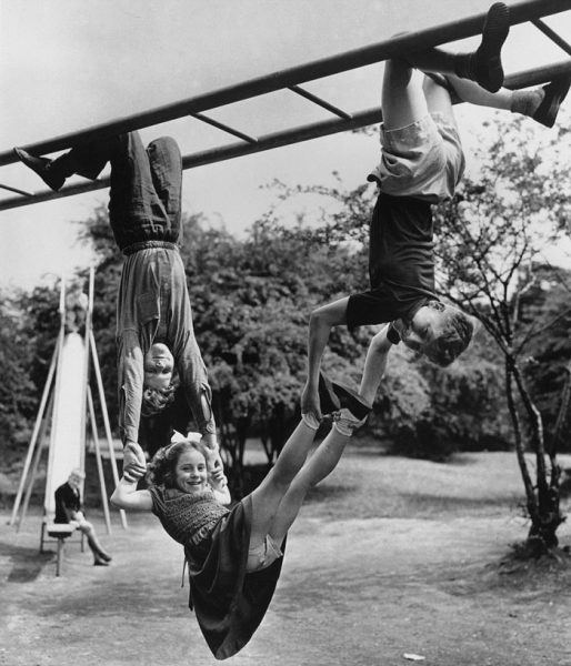 historical-children-playing-photography-59-58ac1a6f80c4b__700