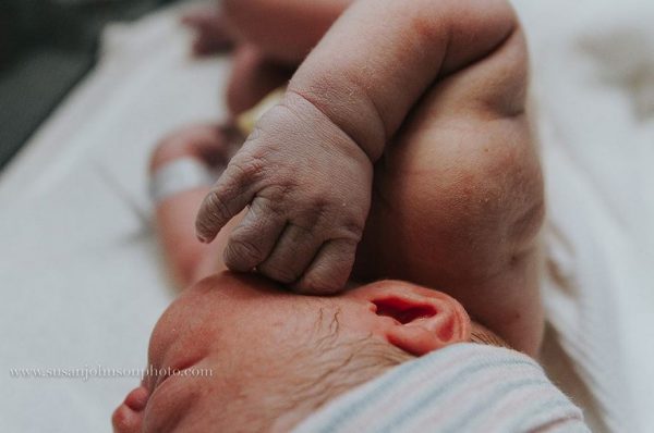 professional-birth-photography-competition-winners-labor-2017-12-58b02baa5e17a__880