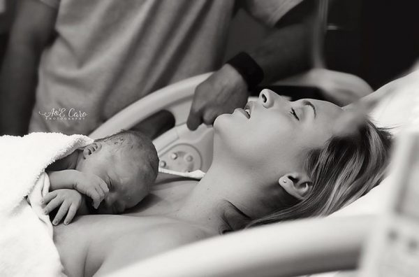professional-birth-photography-competition-winners-labor-2017-29-58b02bd45814b__880