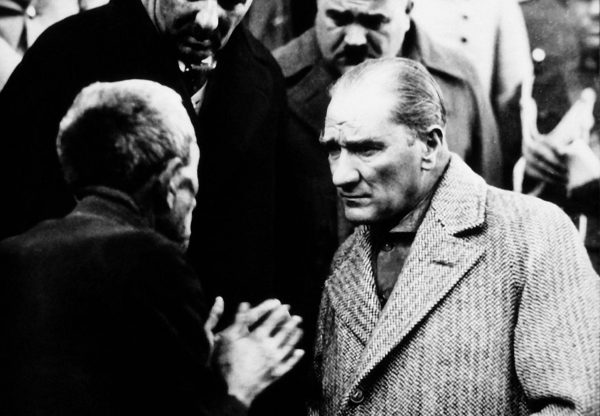 Ataturk-1930-amongpublic