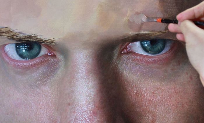 Incredible-artist-portraits-that-are-so-lifelike-they-look-more-like-photographs-than-paintings-58fbb99949791__700