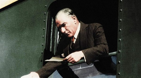 akit-yazari-mustafa-kemal-ataturk-u-hedef-aldi-oldu-ve-hesap-verecek-207415-5