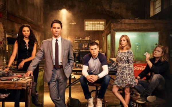 travelers-cast-netflix-217907-1280x0