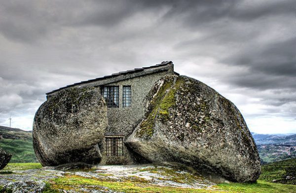 1-epic-homes-that-look-like-they-came-straight-out-from-a-fairytale