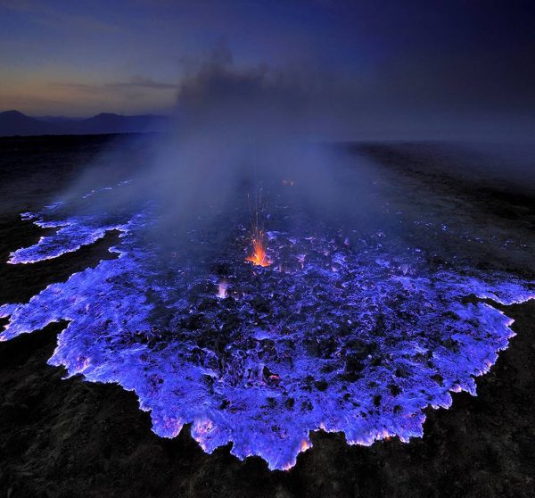 12-Neon-blue-lava-pours-from-Indonesia’s-Kawah-Ijen-Volcano