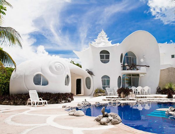 4-epic-homes-that-look-like-they-came-straight-out-from-a-fairytale-07