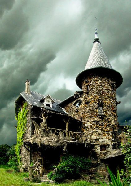 9-epic-homes-that-look-like-they-came-straight-out-from-a-fairytale-16