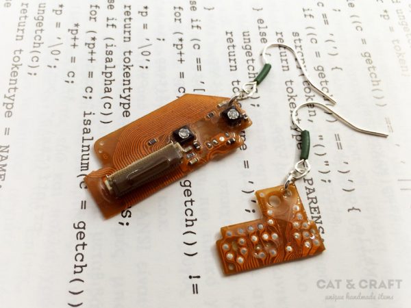 I-make-unique-geeky-jewelry-out-of-recycled-computers-10-pics-59252fab8add1__880