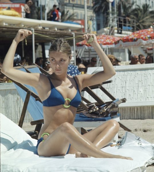 Valley-Dolls-star-Sharon-Tate-got-some-sun-during-festival