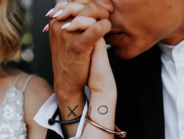 a-quirky-idea-for-those-who-want-something-less-obvious-these-tattoos-can-only-be-understood-when-theyre-together