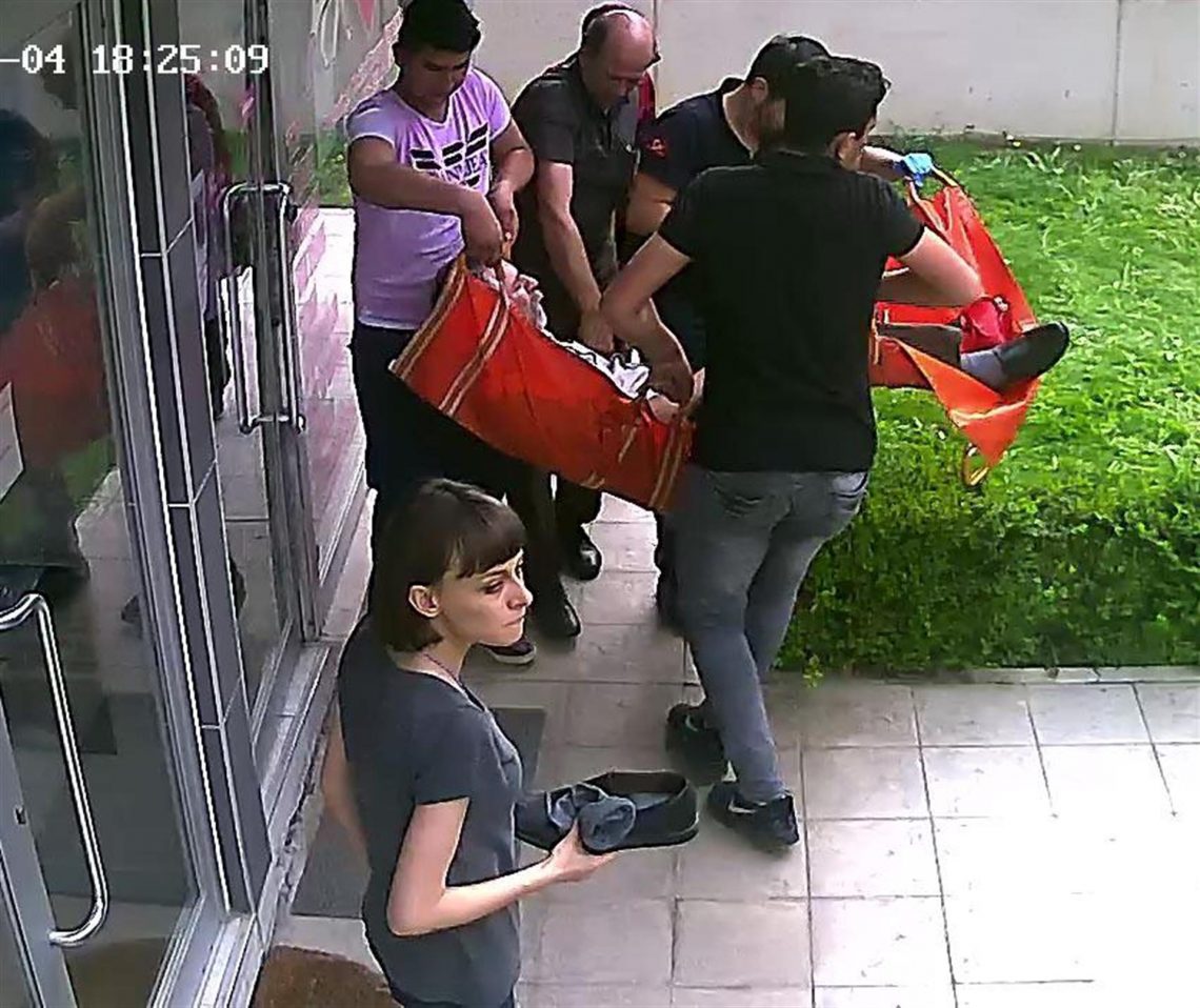 Eskişehir�de Kediye Tekme Atan Çocuğu Uyardığı İçin Baba