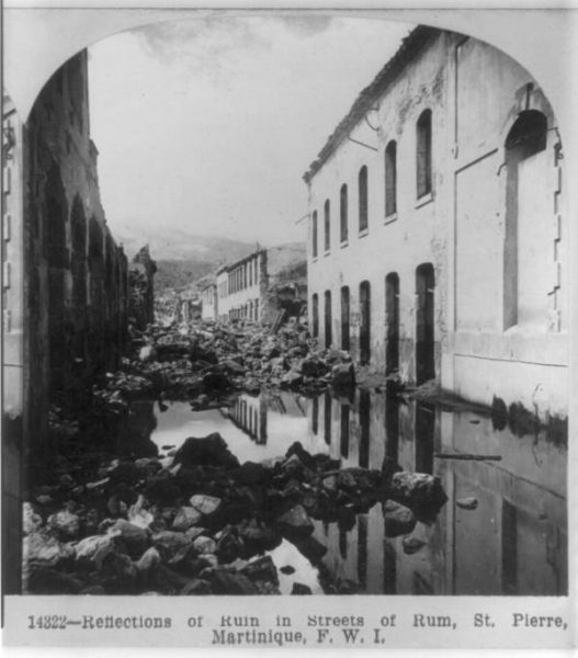 Patlamadan-sonra-harap-olan-St.-Pierre-şehri