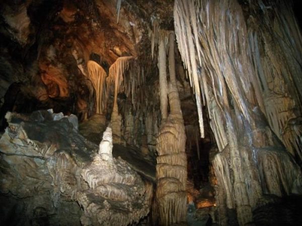 Tilkiler-Mağarası