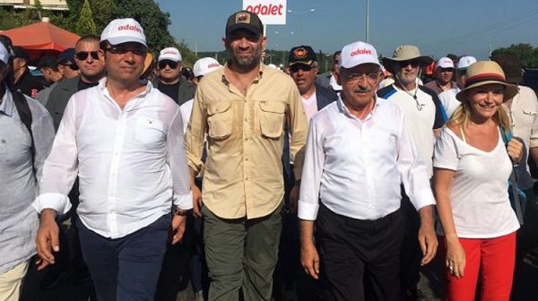 arka_sokaklar_oyuncusu_sevket_coruh_kilicdaroglu_ile_birlikte_yurudu_1499075980_3883