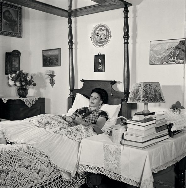 frida-kahlo-rare-photos-gisele-freund-17-595cd88c06975__880