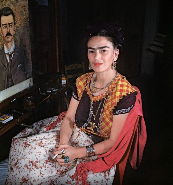 frida-kahlo-rare-photos-gisele-freund-2-595cd86113f96__880