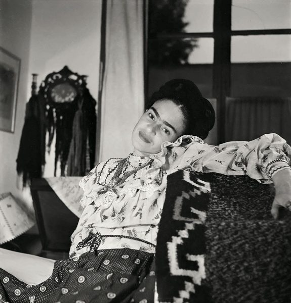 frida-kahlo-rare-photos-gisele-freund-3-595cd863cad42__880