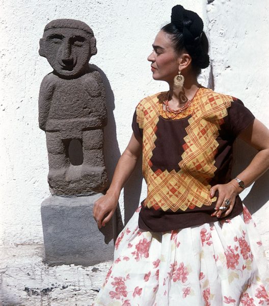frida-kahlo-rare-photos-gisele-freund-5-595cd86928001__880
