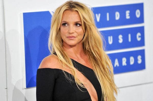 Britney-Spears-mtv-vmas-04-billboard-white-carpet-2016-bb-1548_GH_content_850px