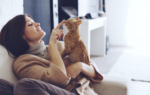woman-with-cat