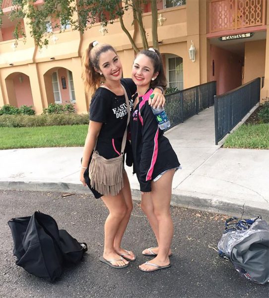 young-looking-moms-daughters-look-same-age-19-599d3a717c22c__700