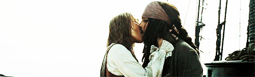 Filmin sonunda yer alan Keira Knightley ve Johnny Depp’in öpüşme sahnesi