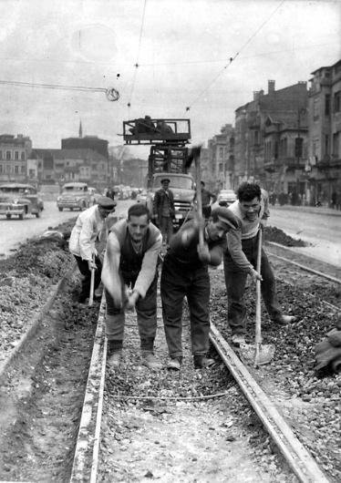 Beyoğlu tramvay hattı söküm çalışmaları 1940