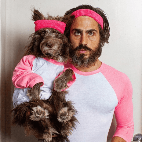 köpeğiyle_aynı_giyinen_adam (1)