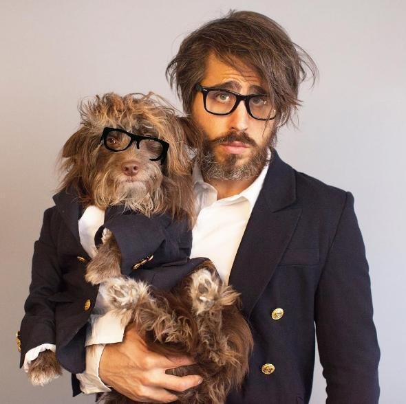 köpeğiyle_aynı_giyinen_adam (29)