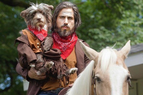 köpeğiyle_aynı_giyinen_adam (39)
