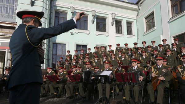 perform-photo-singers-moscow-orchestra-members-choir_aa42d98c-caa4-11e6-afe5-88e9648d1b9f