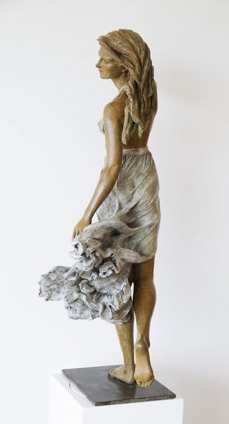 realistic-female-sculptures-luo-li-rong-18-59c8a3f2bbee3__700