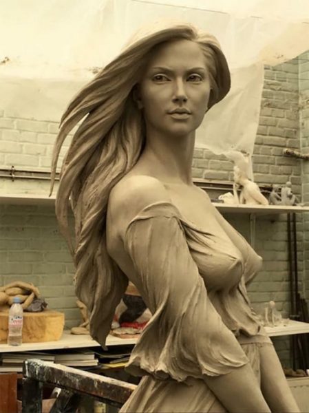 realistic-female-sculptures-luo-li-rong-30-59c8a40d503c7__700