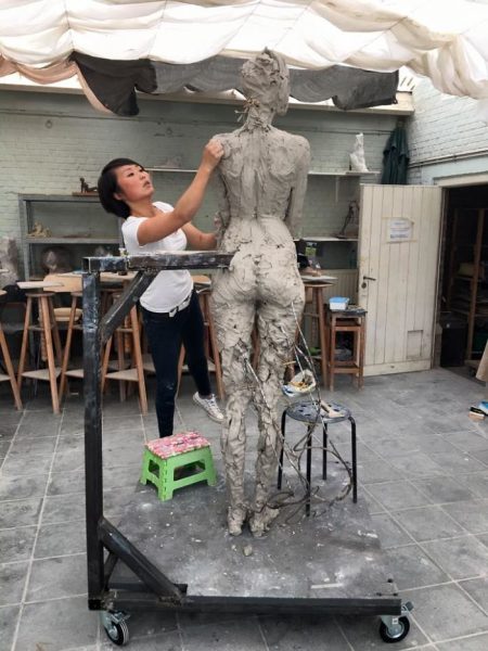 realistic-female-sculptures-luo-li-rong-59c8a9603fb1a__700