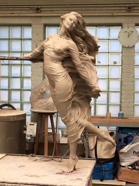 realistic-female-sculptures-luo-li-rong-59c8a965591ce__700