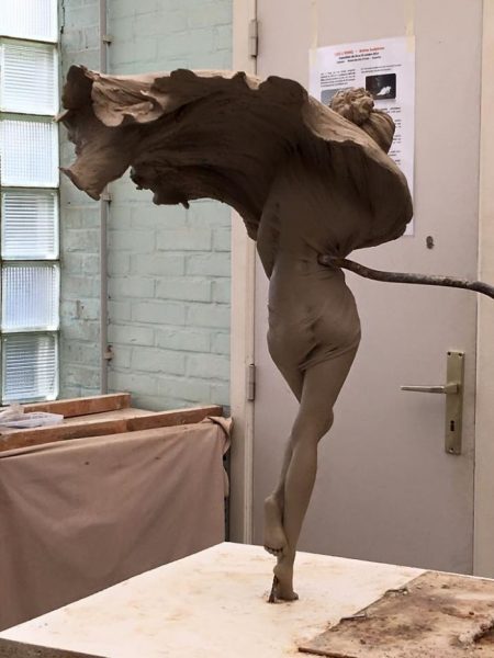 realistic-female-sculptures-luo-li-rong-59c8a9bded977__700