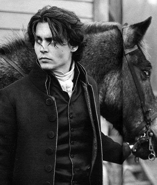 Hollywood�un Asi Adamı Johnny Depp�in Asla Aynı Kalamayan Saçlarının 15